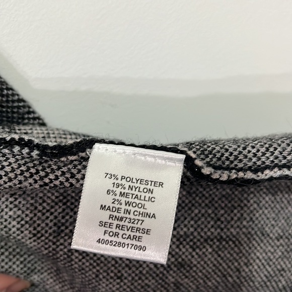 ELLE Women’s Sweater - Picture 6 of 6